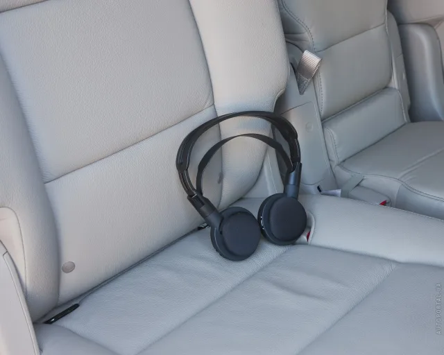 Honda Odyssey 2010 minivan — 3