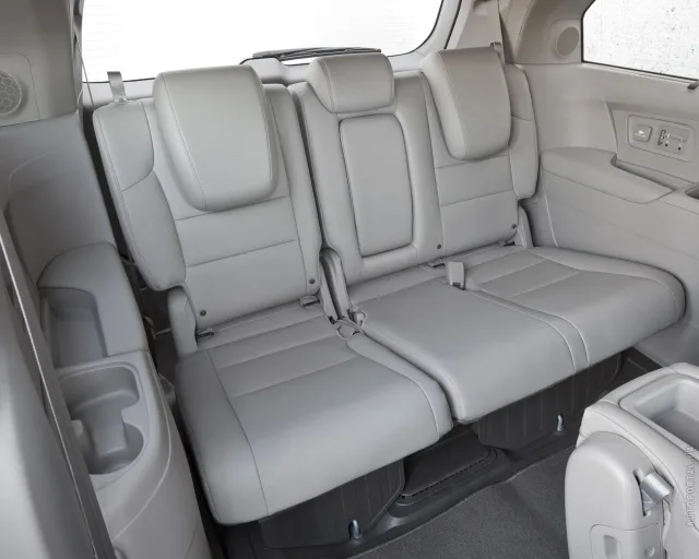 Honda Odyssey 2010 minivan — 11