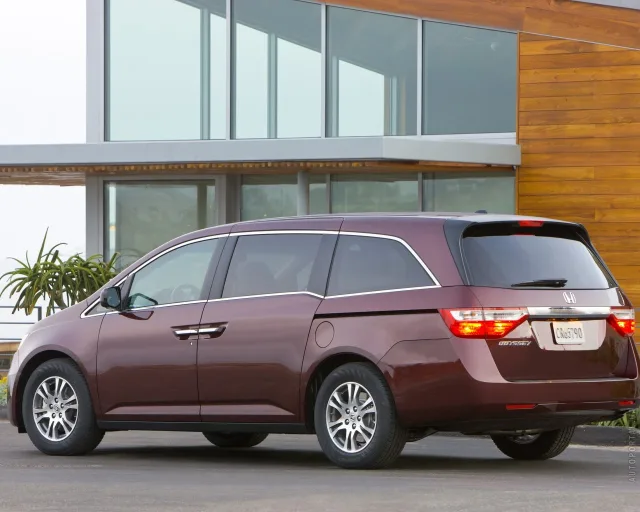 Honda Odyssey 2010 minivan — 19