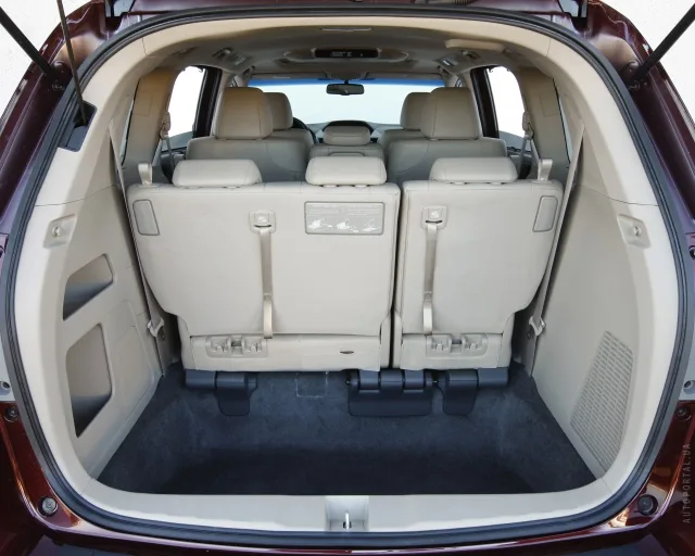 Honda Odyssey 2010 minivan — 2