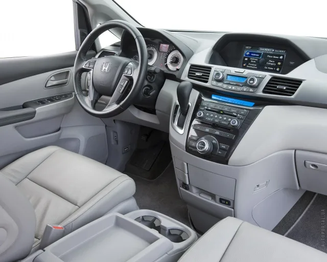 Honda Odyssey 2010 minivan — 4