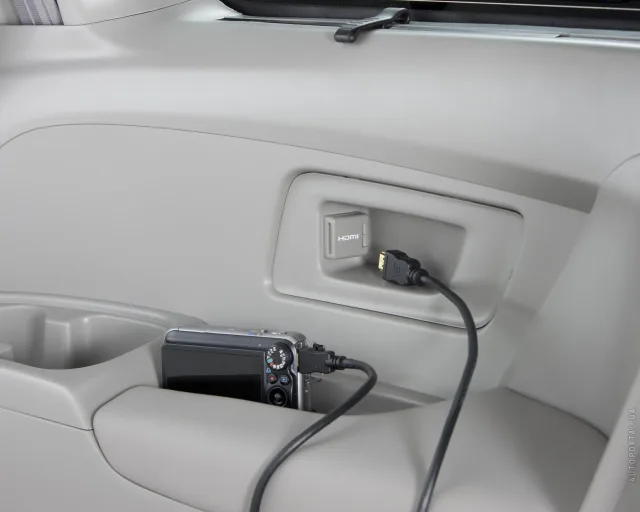 Honda Odyssey 2010 minivan — 12