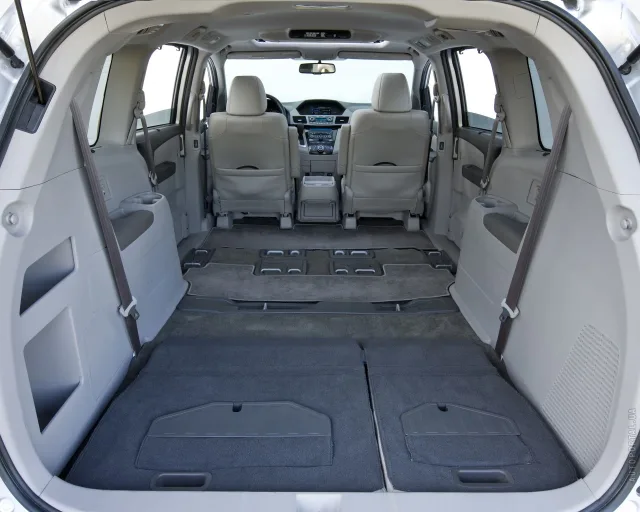 Honda Odyssey 2010 minivan — 5
