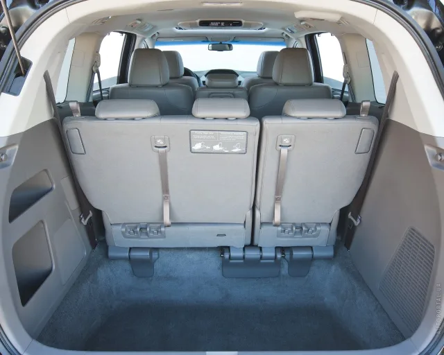 Honda Odyssey 2010 minivan — 13