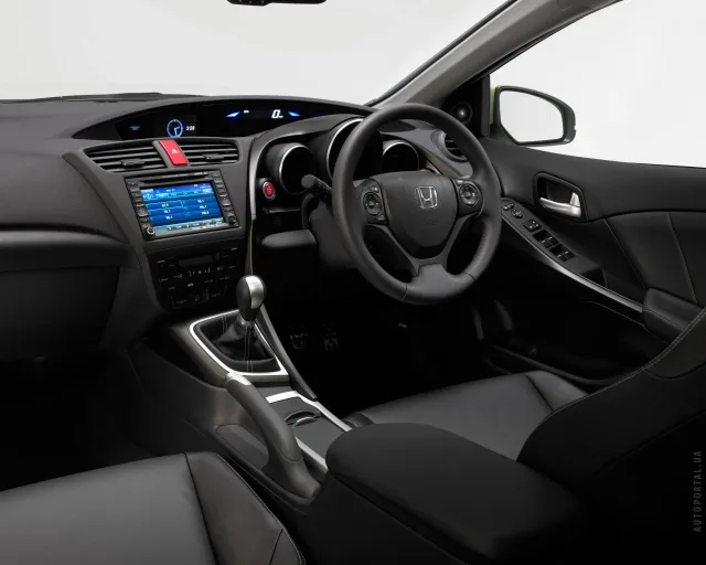 Honda Civic 2012 5-door hatchback — 6