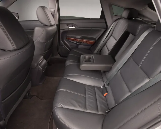 Honda Crosstour кросовер — 18