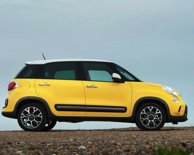 Fiat 500 L Trekking універсал — 16
