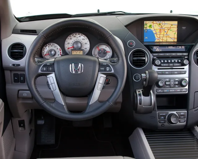 Honda Pilot 2012 crossover — 7