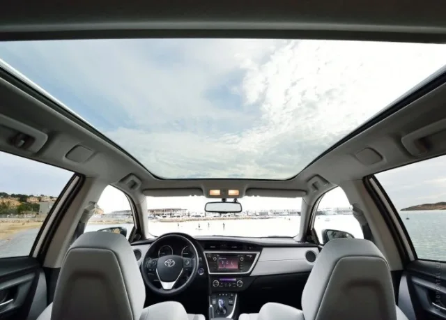 Toyota Auris Touring Sports (Тойота Аурис Туринг Спортс) универсал — 6