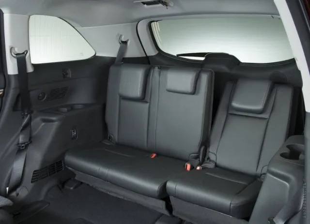Toyota Highlander 2013 crossover — 2