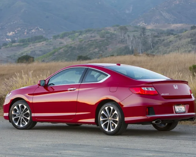 Honda Accord Coupe 2012 (Хонда Аккорд Купе) купе — 4