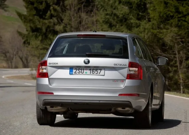 Skoda Octavia Combi A7 2013 — 11