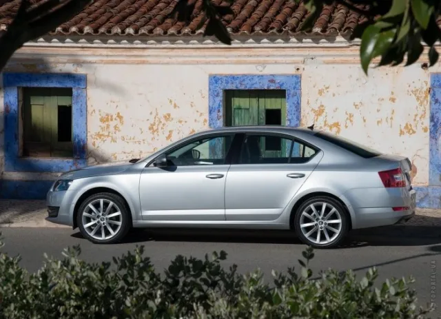 Skoda Octavia A7 2013 хетчбек — 12