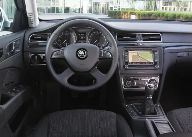Skoda Superb 2013 седан — 2