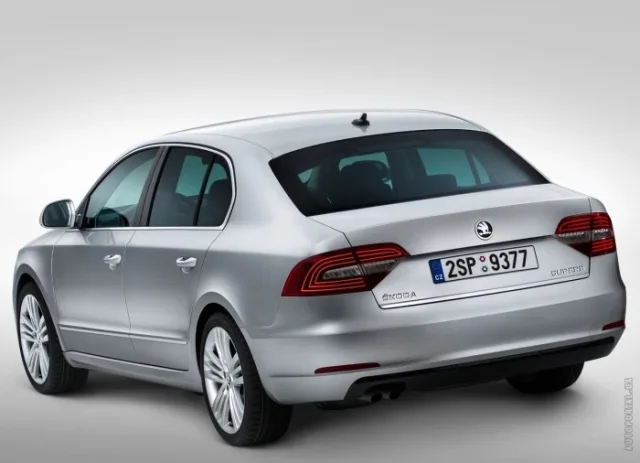 Skoda Superb 2013 седан — 10