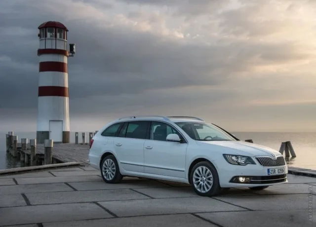 Skoda Superb Combi 1.8 TSI(152) MT Active — 9