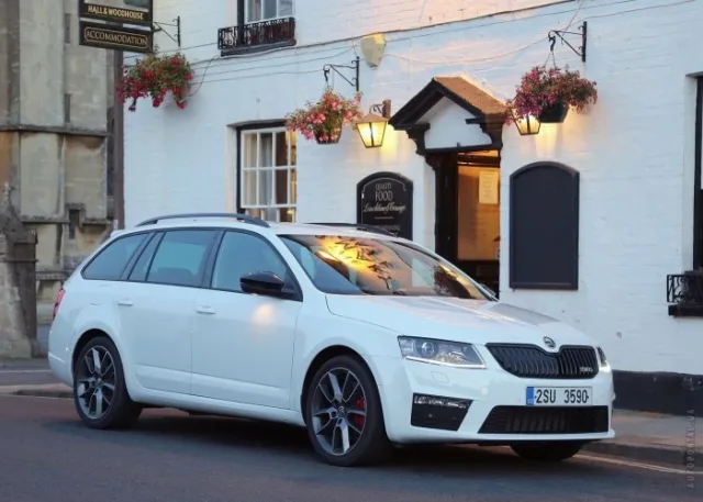 Skoda Octavia Combi RS A7 2013 station wagon — 5