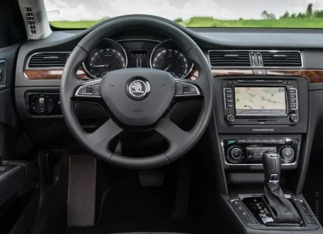 Skoda Superb Combi 1.8 TSI(152) MT Active — 2