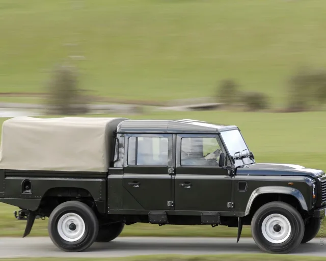 Land Rover Defender 130 2012 pickup — 3