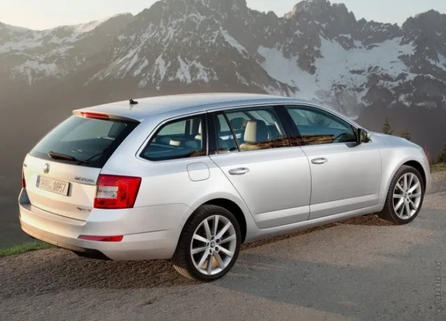 Skoda Octavia Combi A7 2013 — 13