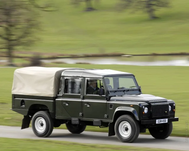 Land Rover Defender 130 2012 pickup — 4