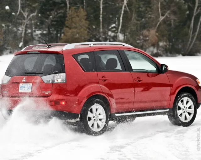 Mitsubishi Outlander XL кросовер — 15