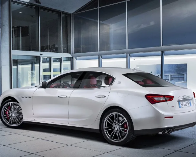 Maserati Ghibli 3.0D AT — 12
