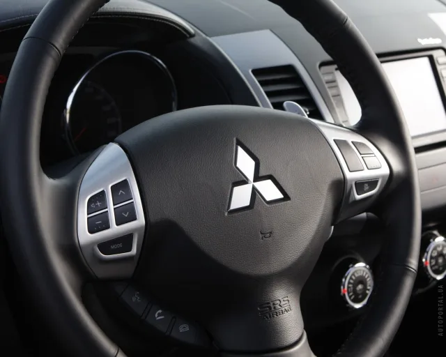 Mitsubishi Outlander XL кросовер — 8
