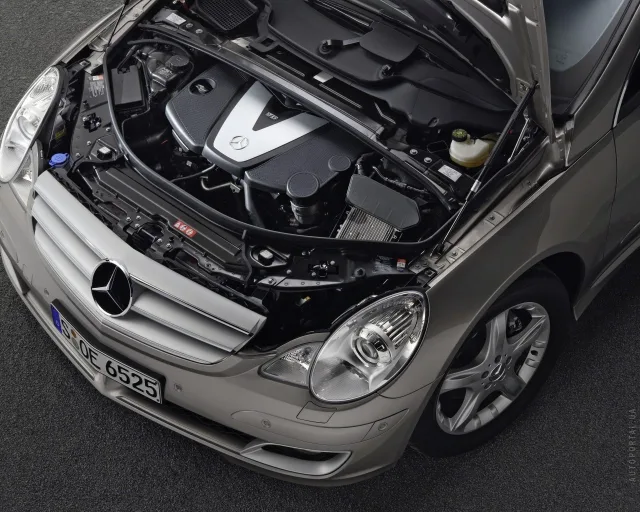 Mercedes-Benz R-Class мінівен — 11