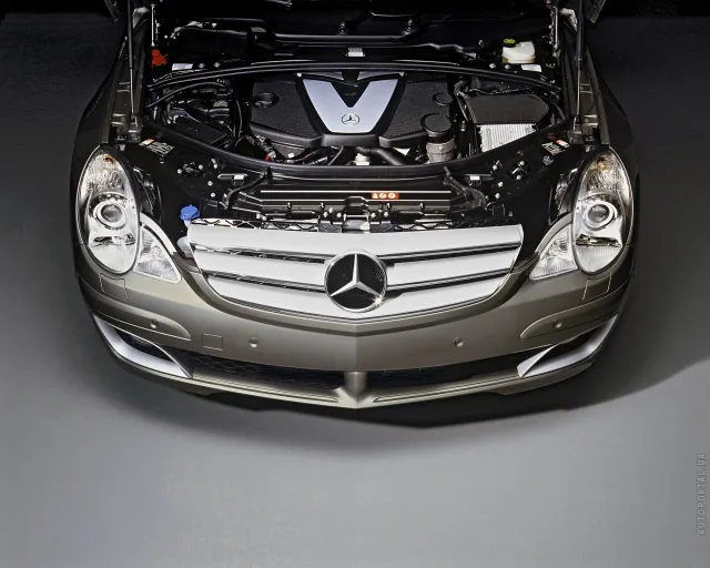 Mercedes-Benz R-Class мінівен — 19