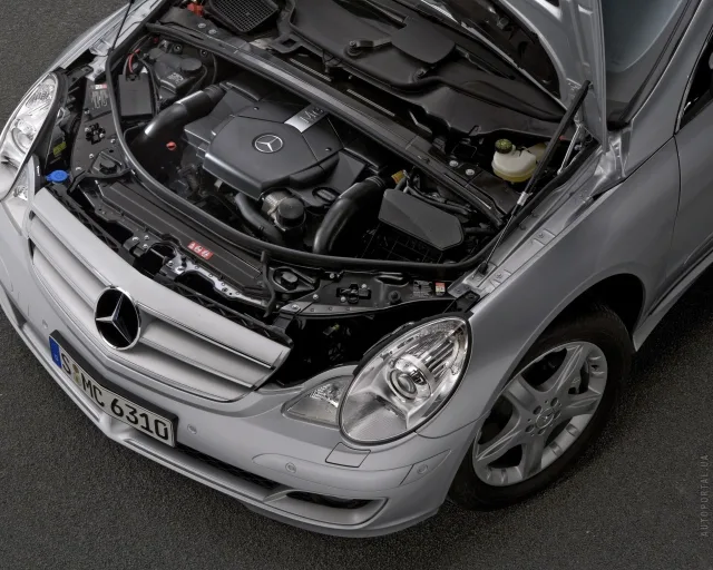 Mercedes-Benz R-Class мінівен — 20