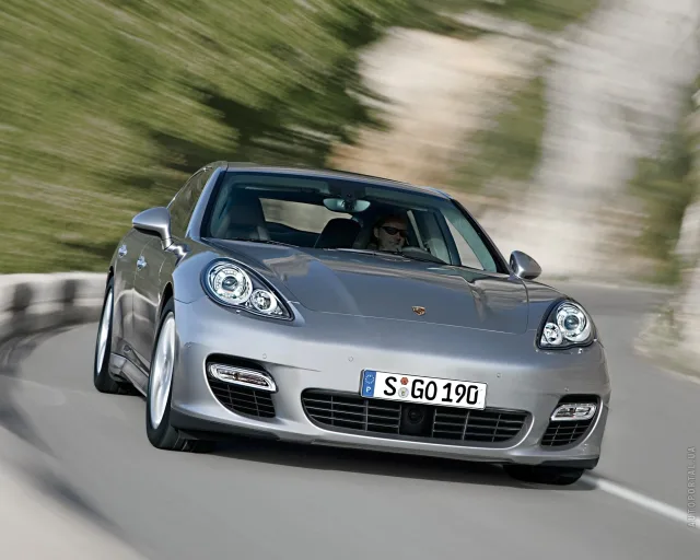 Porsche Panamera S 4.8 MT — 25