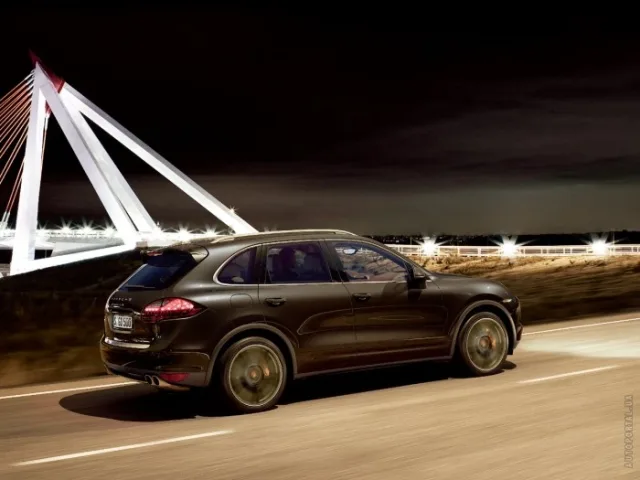 Porsche Cayenne 2010 кросовер — 18