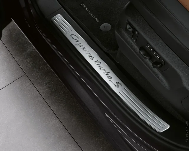 Porsche Cayenne 2002 кросовер — 18