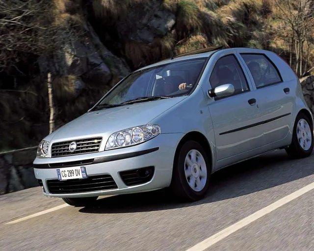 Fiat Punto Classic hatchback — 9