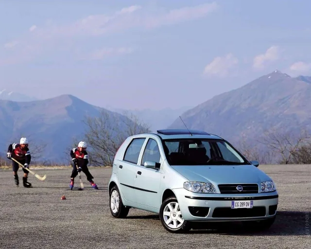 Fiat Punto Classic hatchback — 17