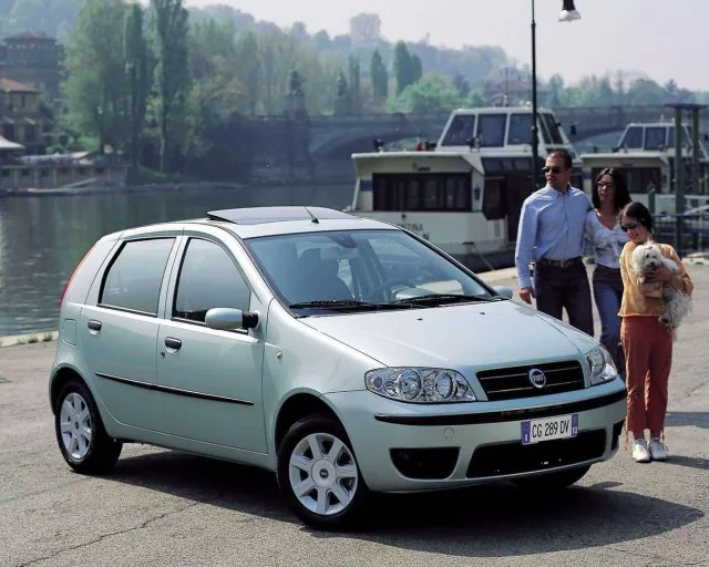 Fiat Punto Classic hatchback — 8