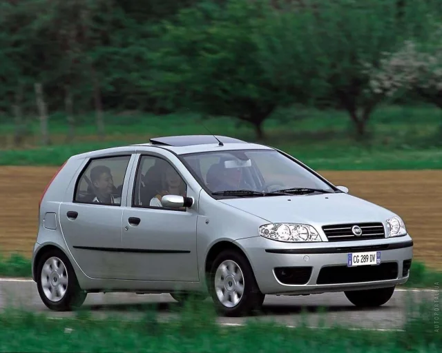 Fiat Punto Classic hatchback — 16