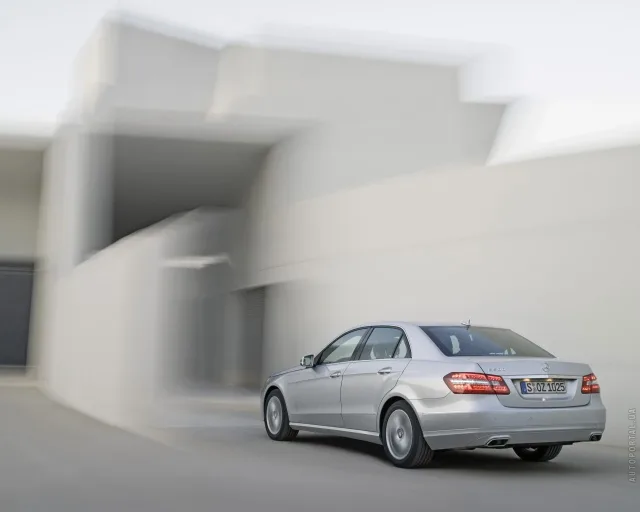 Mercedes-Benz E-Class W212 седан — 23