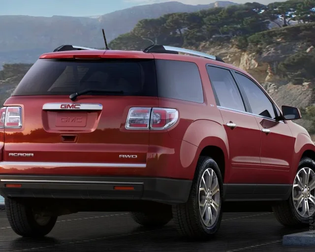 GMC Acadia кросовер — 19