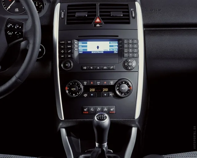 Mercedes-Benz A-Class 2004 3-door microvan — 14