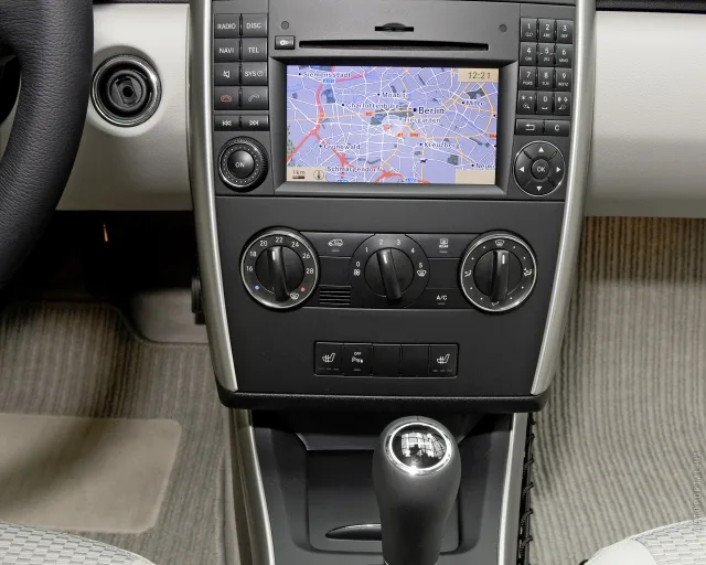 Mercedes-Benz A-Class 2004 3-door microvan — 20
