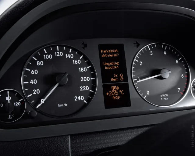 Mercedes-Benz A-Class 2004 3-door microvan — 7