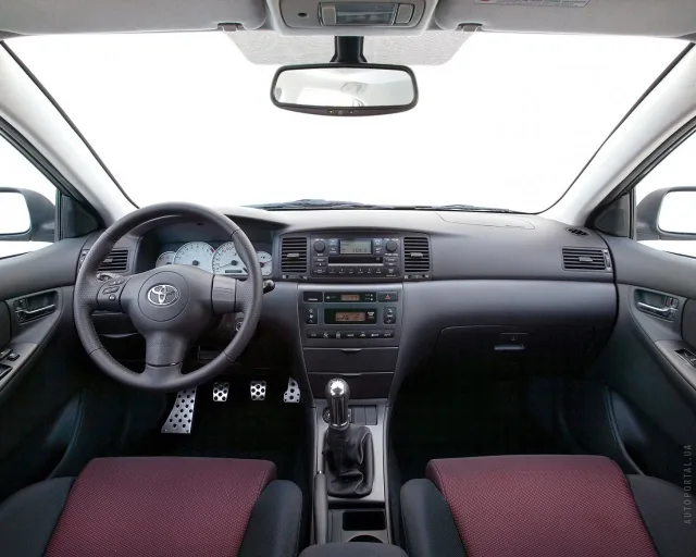 Toyota Corolla 2000 (Тойота Королла) хэтчбек — 2