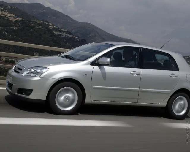 Toyota Corolla 2000 (Тойота Королла) хэтчбек — 18
