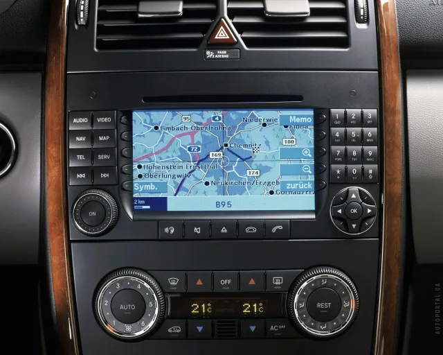 Mercedes-Benz A-Class 2004 3-door microvan — 8