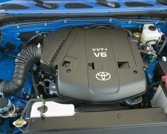 Toyota FJ Cruiser SUV — 17
