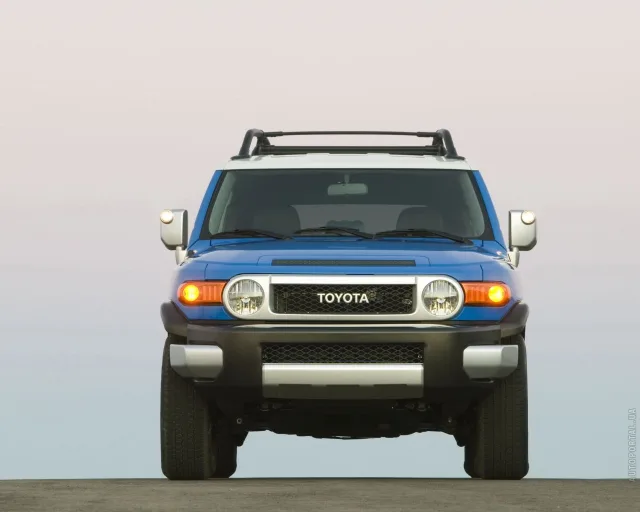 Toyota FJ Cruiser SUV — 25