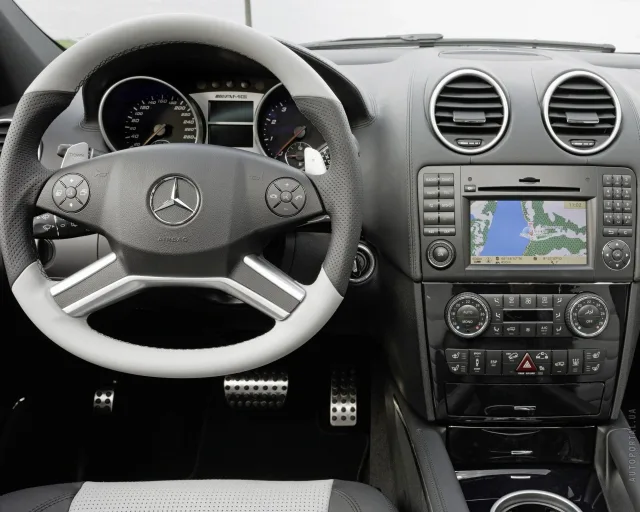 Mercedes-Benz ML 500 AT — 25