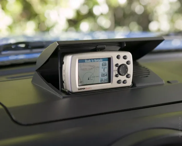 Toyota FJ Cruiser SUV — 16